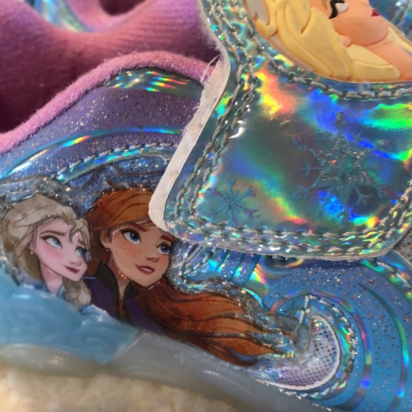 Frozen 2 Light up shoes! - Picture 5 of 15